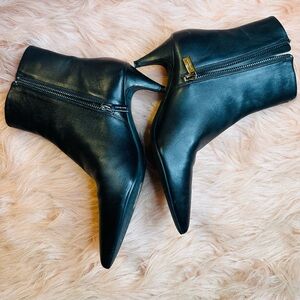 MK Alina Flex Leather Ankle Boot